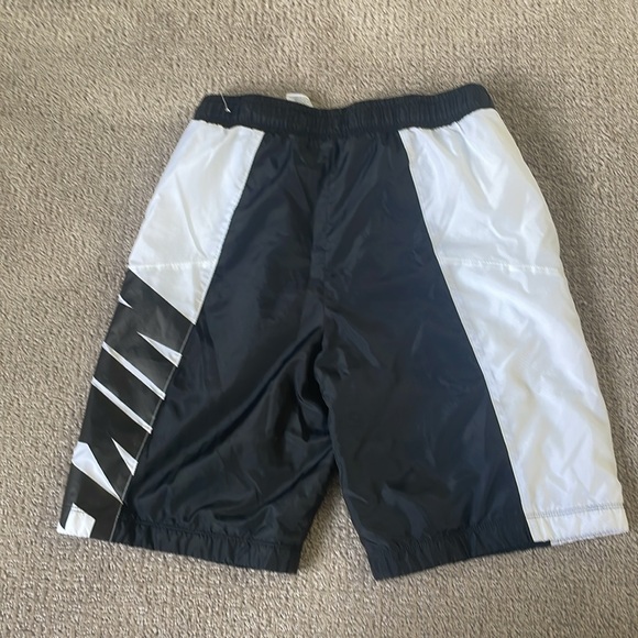 Black and White Nike shorts in boys Large - Picture 3 of 3
